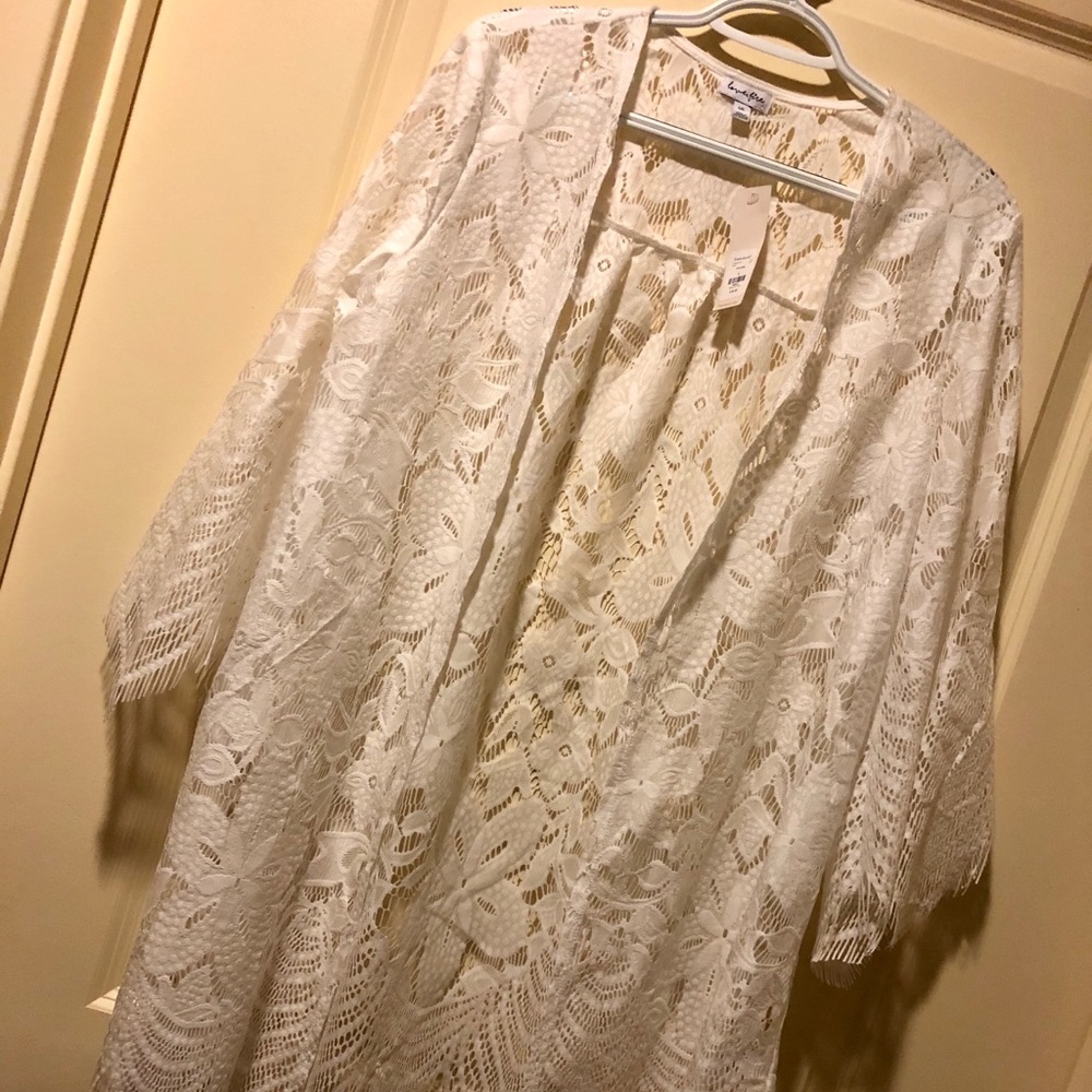 NEW! Lace Shaw